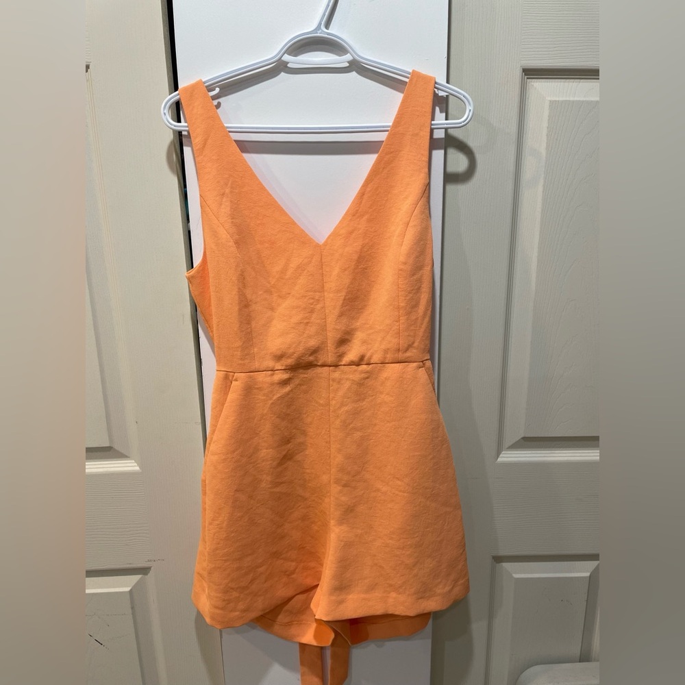 Aritzia Wilfred Sz 8 Ecoulement papaya orange  Tie Romper